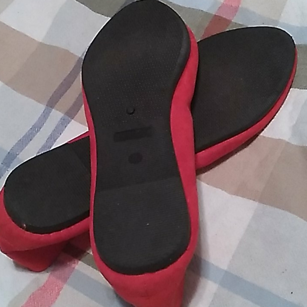 Red flats - Picture 3 of 3